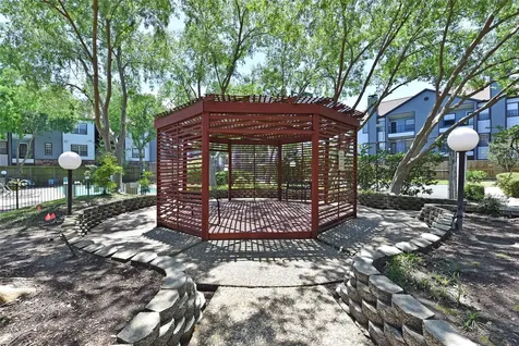 10811 Richmond Avenue 52 Houston TX 77042