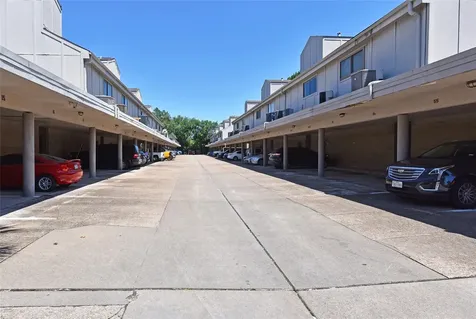 10811 Richmond Avenue 52 Houston TX 77042