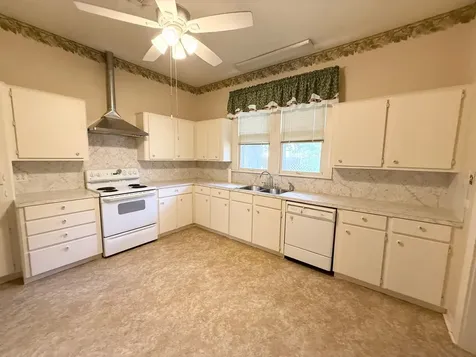 405 S 10th Street Crockett TX 75835