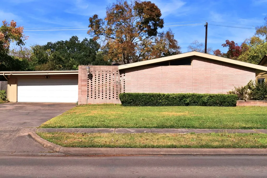 5126 Beechnut Street Houston TX 77096