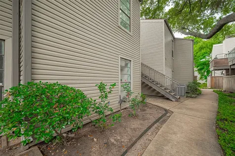 9707 Richmond Avenue 103 Houston TX 77042