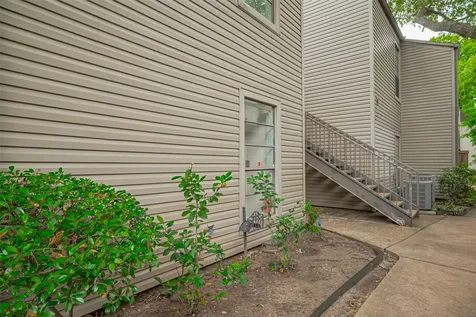 9707 Richmond Avenue 103 Houston TX 77042