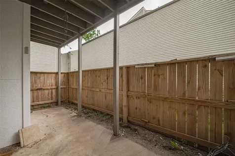 9707 Richmond Avenue 103 Houston TX 77042