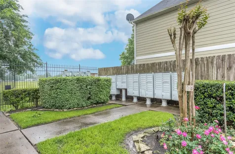 1722 Redwing Bluff Drive Houston TX 77009