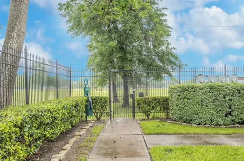 1722 Redwing Bluff Drive Houston TX 77009