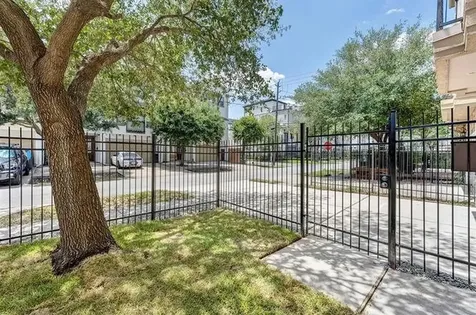 2514 Maxroy Street Houston TX 77007