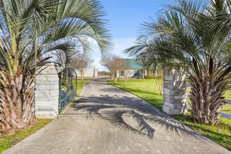 9106 N Humble Camp Road Dickinson TX 77539
