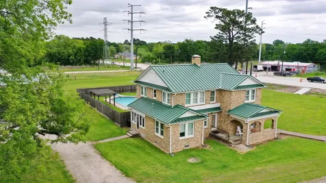 2222 N Main Street Highlands TX 77562