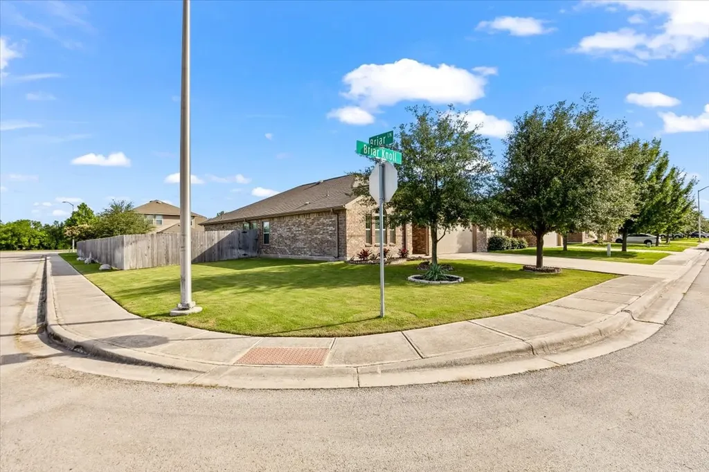 5611 Briar Knoll New Braunfels TX 78132