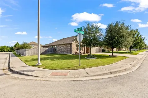 5611 Briar Knoll New Braunfels TX 78132
