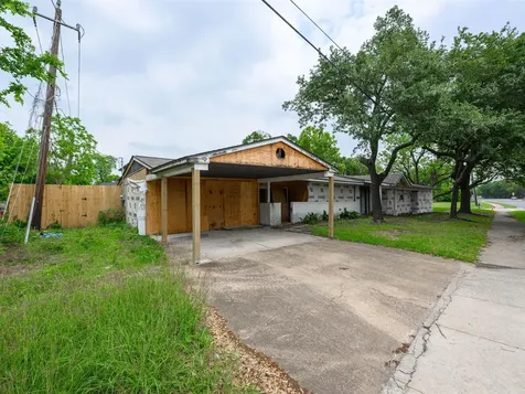 4660 Spruce Street Bellaire TX 77401