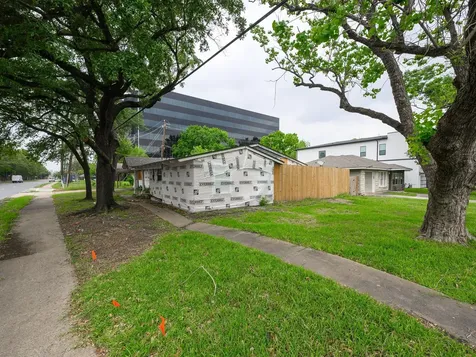 4660 Spruce Street Bellaire TX 77401