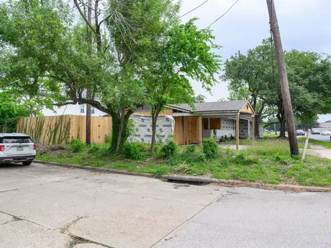 4660 Spruce Street Bellaire TX 77401