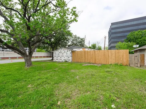 4660 Spruce Street Bellaire TX 77401