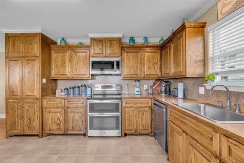 940 Mary Ann Port Bolivar TX 77650