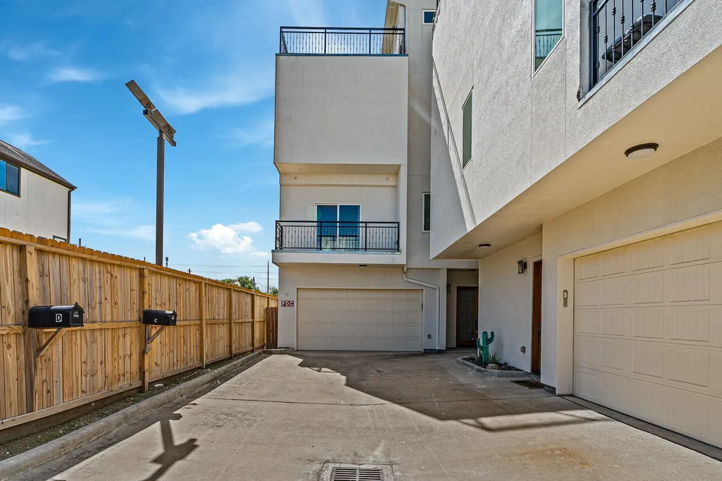 2218 Converse Street C Houston TX 77006