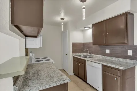 6913 Chasewood Drive Missouri City TX 77489