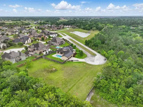 2082 Wilderness Trail Friendswood TX 77546