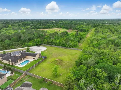 2082 Wilderness Trail Friendswood TX 77546