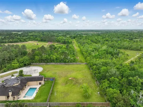 2082 Wilderness Trail Friendswood TX 77546