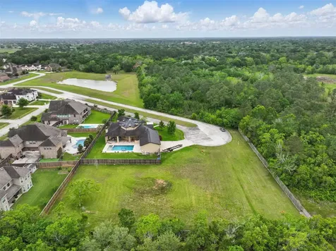 2082 Wilderness Trail Friendswood TX 77546