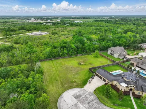 2082 Wilderness Trail Friendswood TX 77546