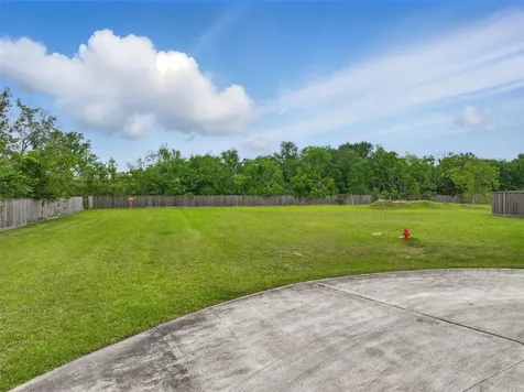 2082 Wilderness Trail Friendswood TX 77546