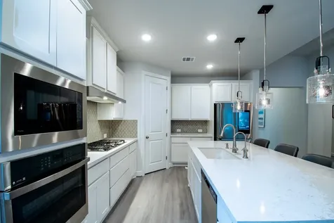 16 Mariposa Woods Drive Tomball TX 77375