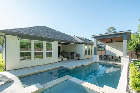 16 Mariposa Woods Drive Tomball TX 77375