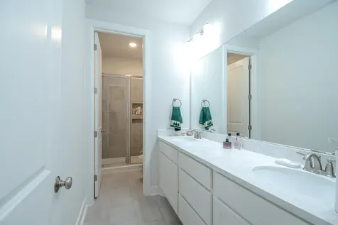 16 Mariposa Woods Drive Tomball TX 77375