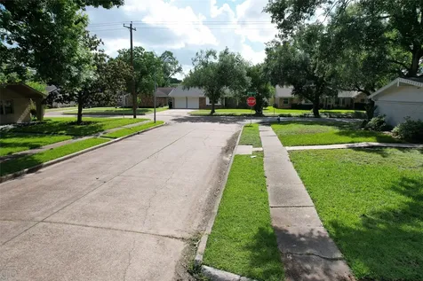 5530 Loch Lomond Drive Houston TX 77096