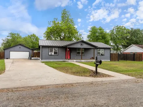 404 E Elizabeth Avenue Palacios TX 77465