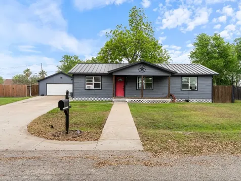 404 E Elizabeth Avenue Palacios TX 77465