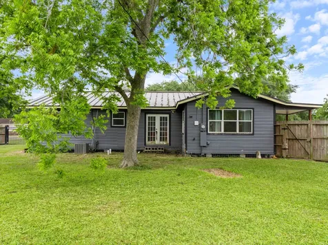 404 E Elizabeth Avenue Palacios TX 77465