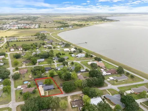 404 E Elizabeth Avenue Palacios TX 77465