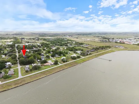 404 E Elizabeth Avenue Palacios TX 77465