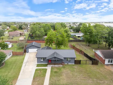 404 E Elizabeth Avenue Palacios TX 77465