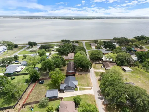 404 E Elizabeth Avenue Palacios TX 77465