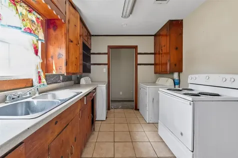 7411 Highway 36 Jones Creek TX 77541