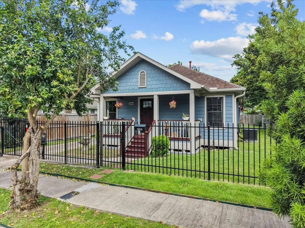 1906 Chew Street Houston TX 77020