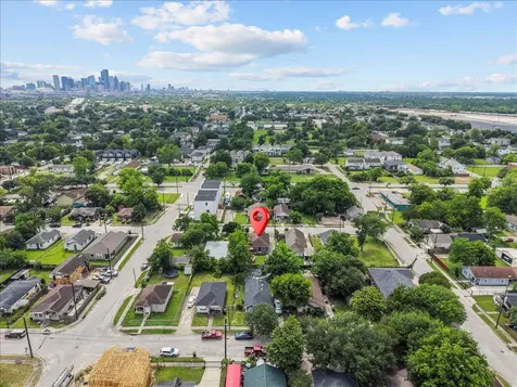 1906 Chew Street Houston TX 77020