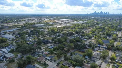 4302 Delhi Street Houston TX 77022