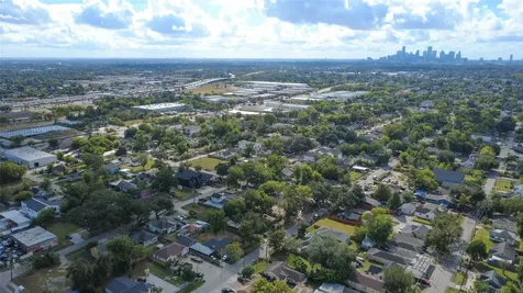 4302 Delhi Street Houston TX 77022