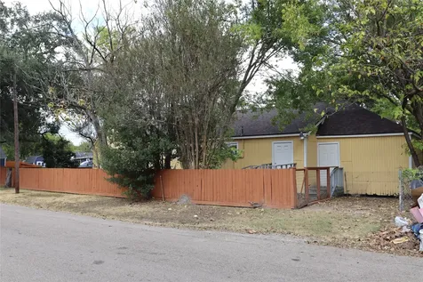 4302 Delhi Street Houston TX 77022