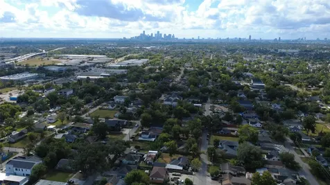 4302 Delhi Street Houston TX 77022