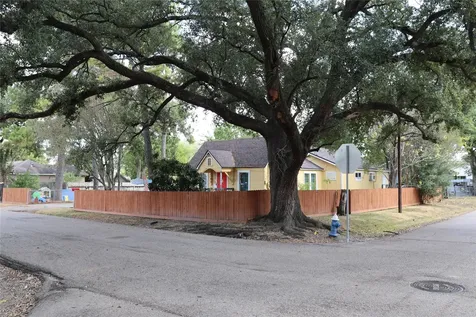 4302 Delhi Street Houston TX 77022