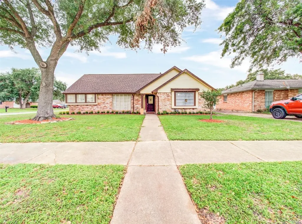 13526 Sherwood Street Sugar Land TX 77498