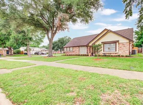 13526 Sherwood Street Sugar Land TX 77498