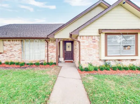 13526 Sherwood Street Sugar Land TX 77498
