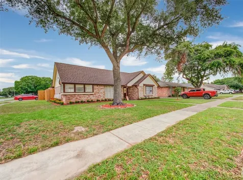 13526 Sherwood Street Sugar Land TX 77498